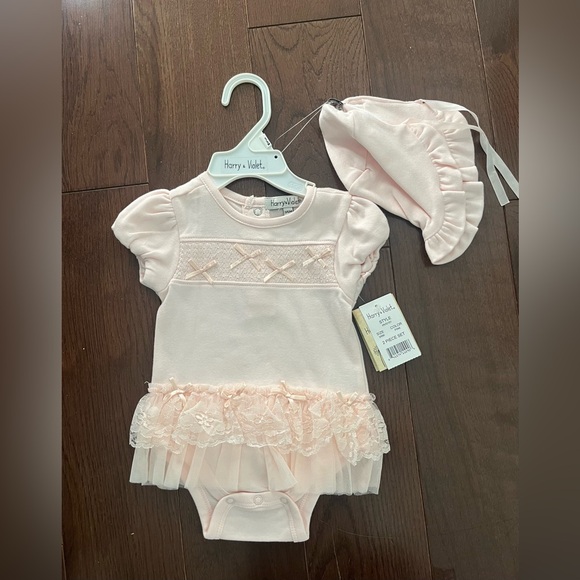 Harry & Violet Ruffle Onesie & Bonnet - Picture 1 of 3